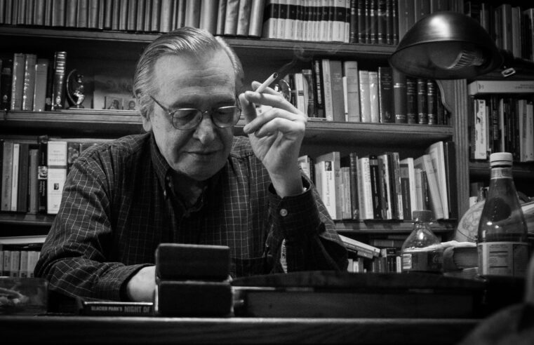 Homenagem a Olavo de Carvalho e sua Obra “O Jardim das Aflições”