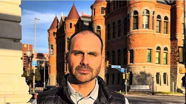 Eduardo Bolsonaro se exila nos EUA e alerta governo Trump sobre perseguição do STF